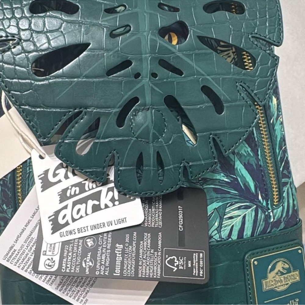 Loungefly Jurassic World Velociraptor Palm Mini backpack, Wallet, & Sling Bag - Picture 13 of 13